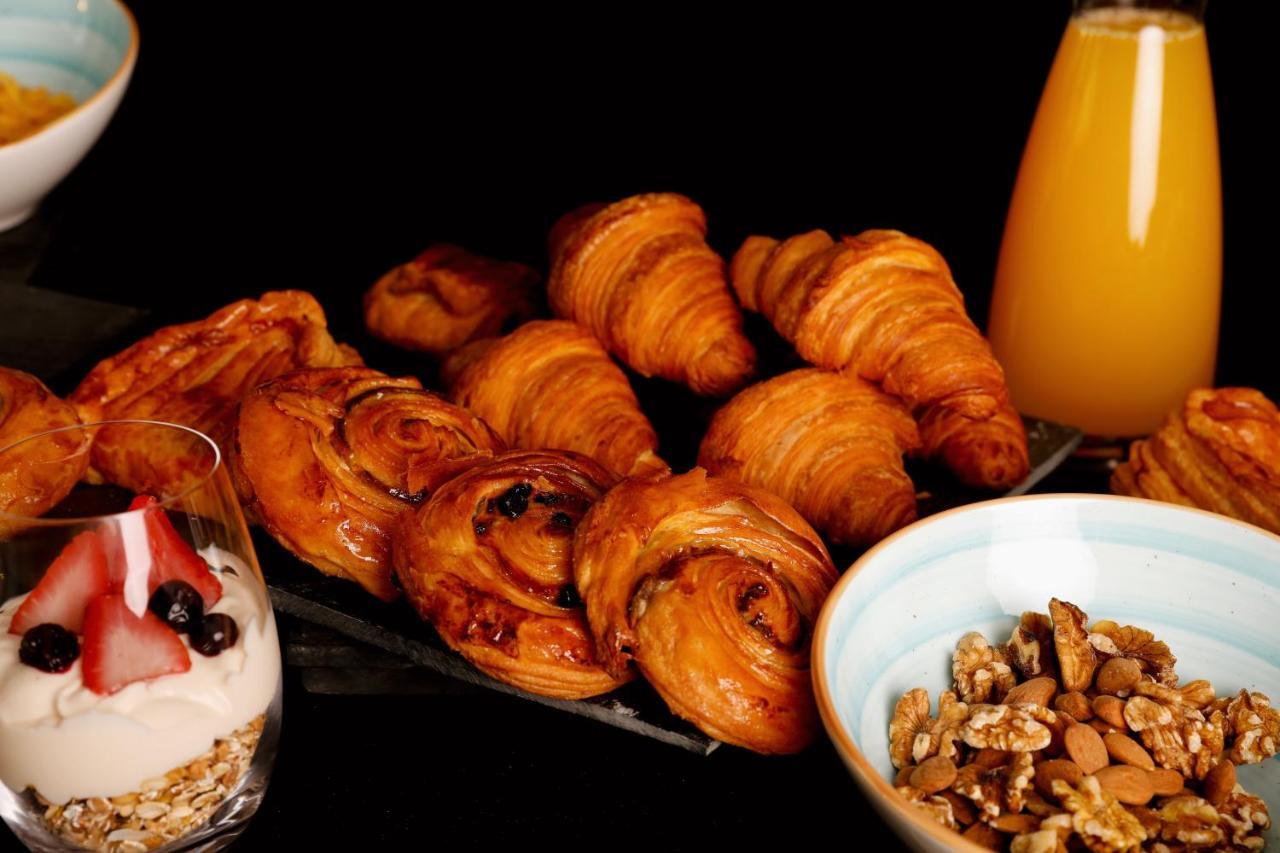 Sls Buenos Aires Puerto Madero Hotel Exterior photo Croissants