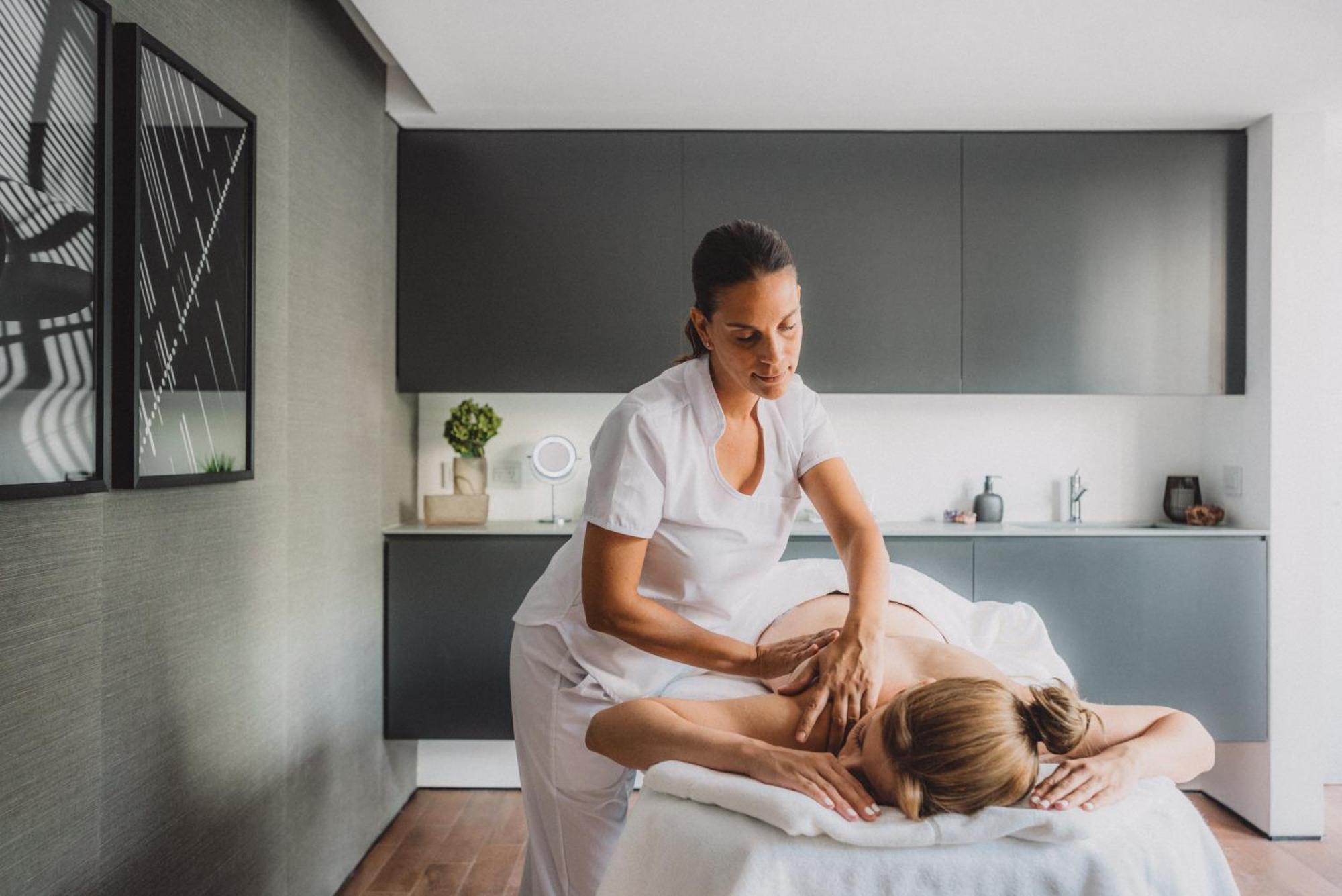 Sls Buenos Aires Puerto Madero Hotel Exterior photo A massage therapist treating a patient